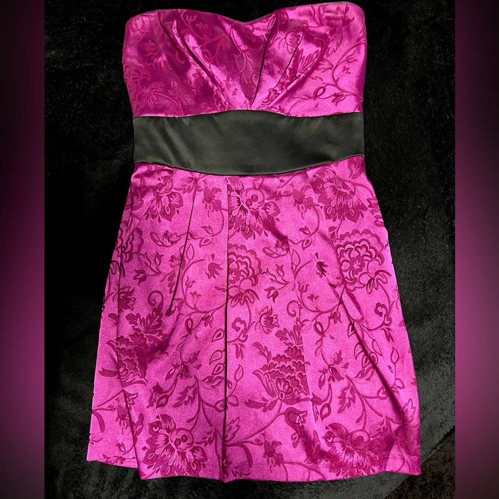 Strapless Magenta Cocktail/Party Dress w/ Tie Back — IT HAS POCKETS! (EUC)